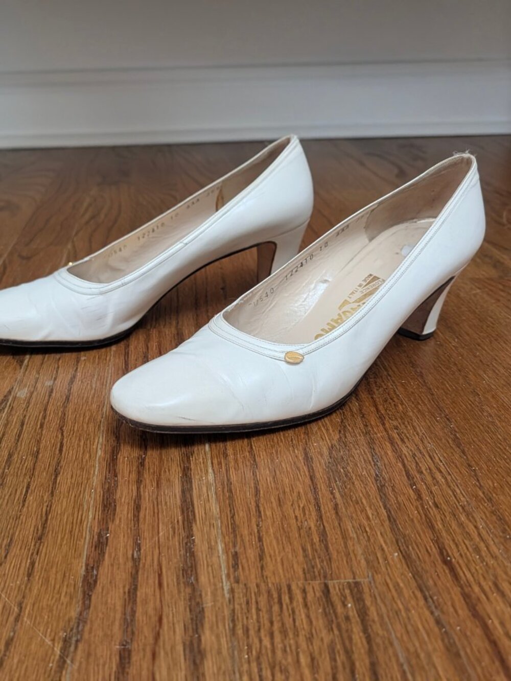 Vintage Salvatore Ferragamo White Heels - Low Kitten Heel - Retro Office Pumps - Picture 4 of 16